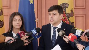 Președintele fracțiunii parlamentare a Blocului ALTERNATIVA, Gaik Vartanean și vicepreședinta fracțiunii, Olga Ursu au prezentat Declarația oficială a Blocului, după consultările cu președinta Maia Sandu.