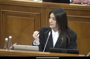 Olga Ursu, la tribuna Parlamentului: Reforma APL propusă de PAS slăbește regulile, pune în pericol comunitățile locale și nu poate fi făcută fără referendum