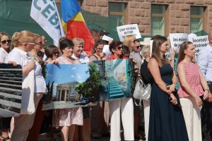 MAN a protestat în fața Parlamentului împotriva reformei „Restart în educație”: „Școala trebuie să rămână în slujba comunităților, nu a controlului politic”