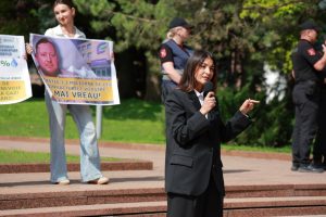 Protest în fața Parlamentului împotriva scumpirii gazelor. MAN: Responsabilii pentru majorarea tarifelor, convocați la audieri