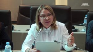Reforma „Restart” în domeniul asistenței sociale, a lăsat răspunderea pentru protecția copilului la nivel local, dar a centralizat resursele și instrumentele necesare intervenției. În practică, primarul răspunde, dar nu are toate pârghiile pentru a acționa.