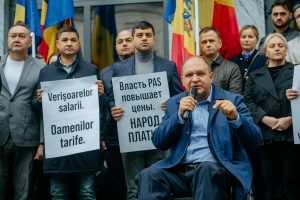 Liderul MAN, Ion Ceban, la protestul din fața ANRE: Guvernarea a împovărat oamenii cu facturi tot mai mari și prețuri tot mai greu de suportat