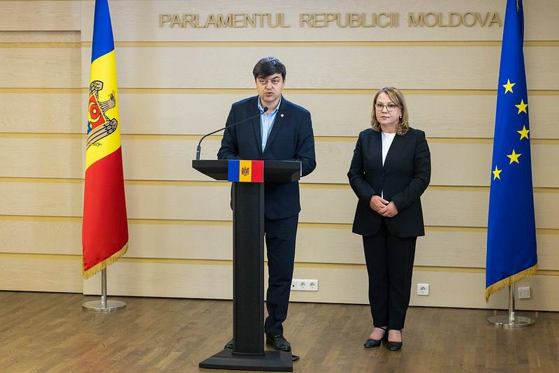 Deputații MAN au înregistrat în Parlament un proiect de lege care prevede combaterea fraudelor prin telefon și call-center